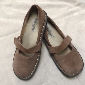 Beautiful, shimmery brown Alegria Mary Janes!